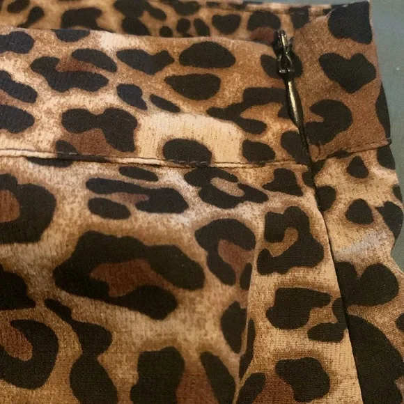 Leopard Size 6 Nasty Gal Maxi Skirt with 2 front slits and side zipper - Picture 3 of 6